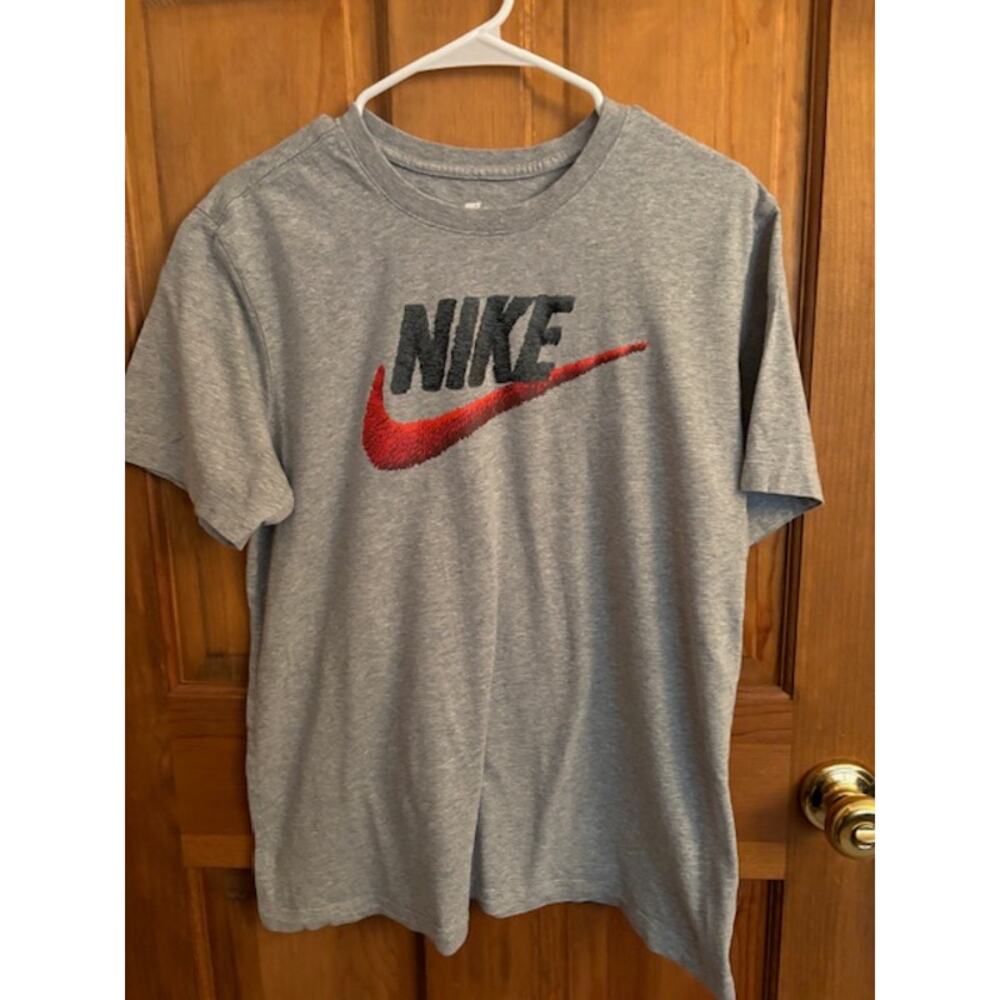 Youth Nike Gray T-Shirt Size Medium - 100% Cotton